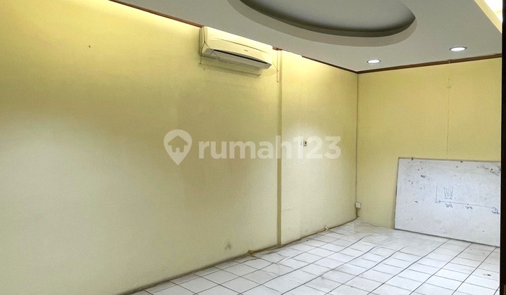 Hot Deal! Nego Ruko Kondisi Bagus Free 10 Unit AC, Lokasi Strategis Dekat Tol dan Sekolah di Meruya