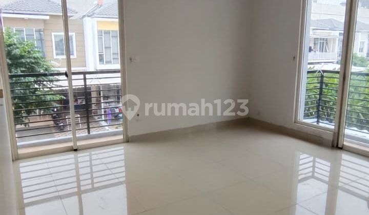 Rumah Full Renovasi, Lingkungan Nyaman, Posisi Hook dan Dekat Tol Karang Tengah di Cluster Amerika Green Lake 2