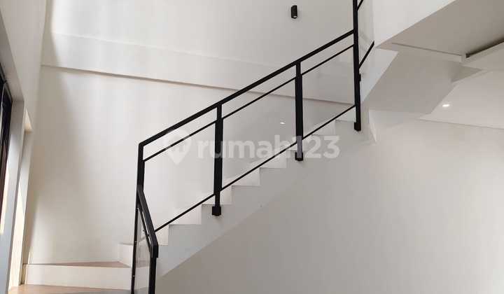 Don't Miss Out! Well-Maintained 2-Story House with Strategic Access in Interkota, West Jakarta. Negotiable Price. 2