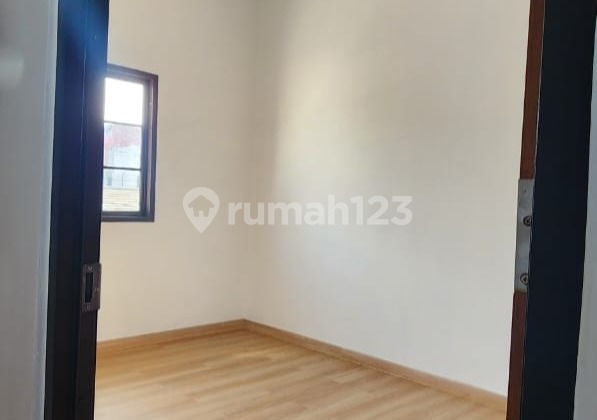 Negotiable Price! Strategically Located House, Comfortable Environment and Excellent Like New Condition in Poris Plawad, Cipondoh. 2