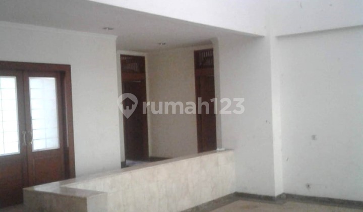 Rumah Hitung Tanah Luas dan Hadap Timur di Pondok Indah Jakarta Selatan