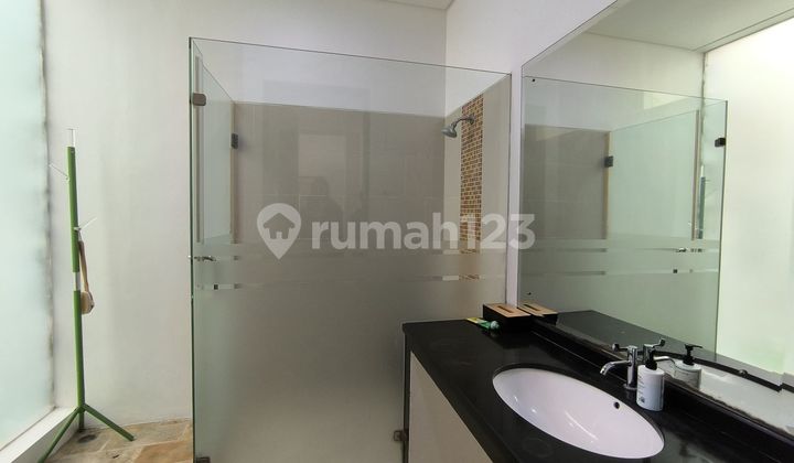 Nego, Rumah Mewah 3 Lantai Hadap Utara di Pantai Mutiara Pluit 2