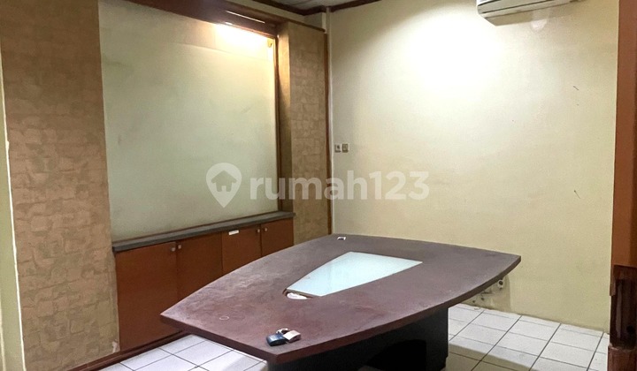 Hot Deal! Nego Ruko Kondisi Bagus Free 10 Unit AC, Lokasi Strategis Dekat Tol dan Sekolah di Meruya