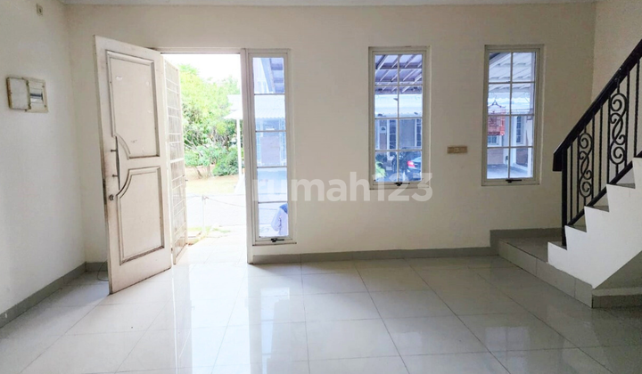 Bisa Nego! Ambil sekarang Rumah Bagus Posisi Hook, Area Dekat Tol Karang Tengah, Super Strategis! di Cluster Europe Green Lake City 2