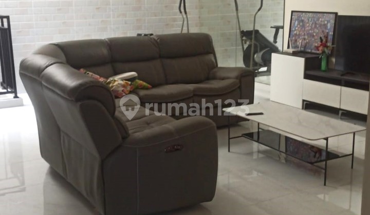 Bisa Nego! Rumah Semi Furnished di Puri Gardena Jakarta Barat