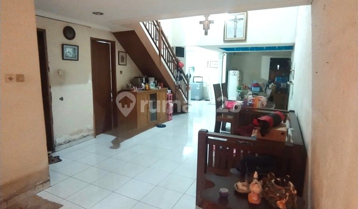 Rumah sudah SHM Hadap Timur dan Area Strategis Harga Nego di Taman Semanan Indah! 2