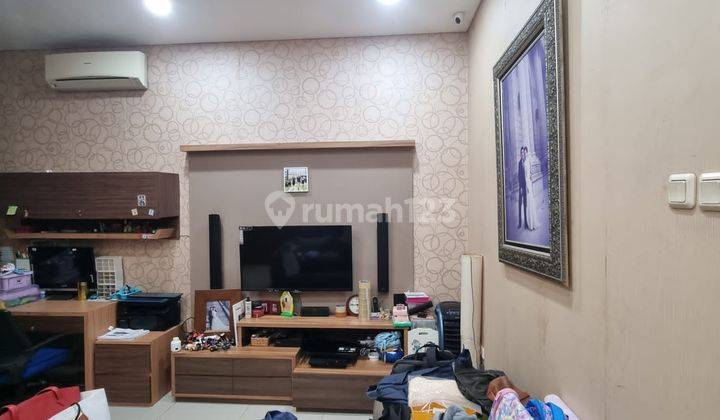 Rumah Sangat Bagus, Semi Furnish, 3 Lantai, di Grisenda, Nego 2