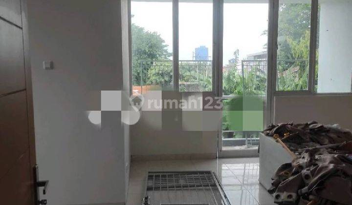 Rumah Bagus Semi Furnish di Kebon Jeruk, Jakarta, Jarang Ada 2