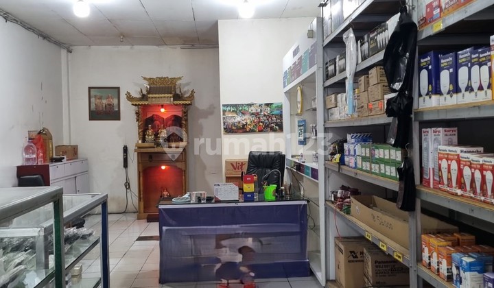 Negotiate for a Strategic Shop House Suitable for Opening a Business Facing East in Taman Palem Lestari, Cengkareng.