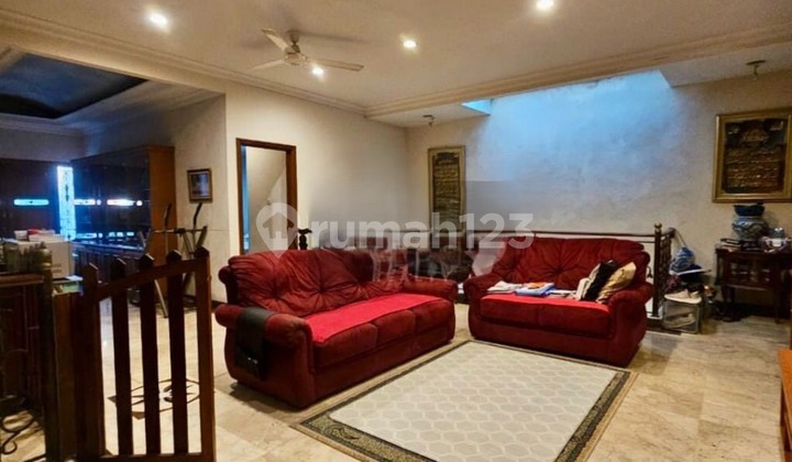 Siap Huni! Rumah 2 Lantai Bagus & Luas di Kebayoran Baru, Lokasi Premium Harga Nego!