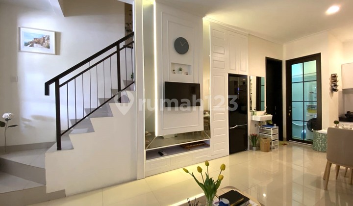 Rumah Cantik, Rapih dan Full Furnished di Green Village Cipondoh 2