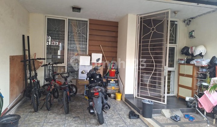 Bisa Nego! Rumah Bagus Terawat di Taman Semanan Indah  2