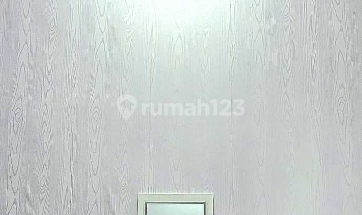 Modern Semi-Furnished Residence in Taman Palem - Strategic & Comfortable Location 2