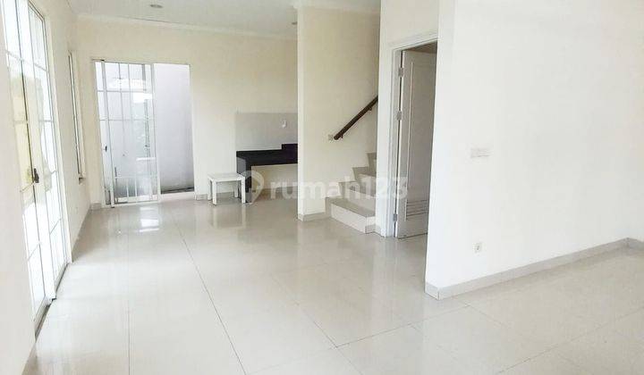 Rumah Hoek Semi Furnish di West Europe Green Lake City, Nego 2