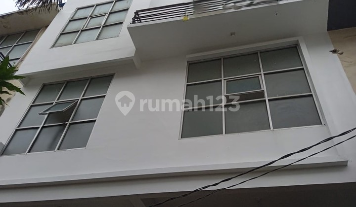 Shop House in Petojo. (Mar) Get This Modern Shop House, For Rent Offering Complete Facilities Environment, Suitable for You Who Want a Strategic Residence. Main Property Specifications: - Certificate: SHM - Certificate of Ownership - Furniture Condition: Unfurnished