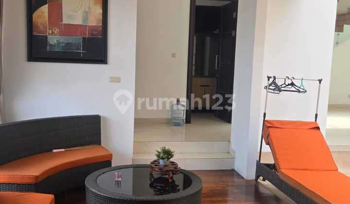 Rumah Bagus, Besar dan Mewah dengan 4+1 Kamar Tidur Full Furnished di Kosambi 2
