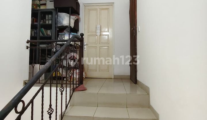 Ready-to-Occupy House with a Comfortable Environment in Semanan
