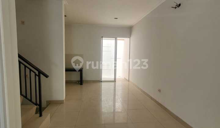 Dijual Cepat! Rumah Modern 2 Lantai di Green Lake City, Jakarta Barat. Nego Tipis!