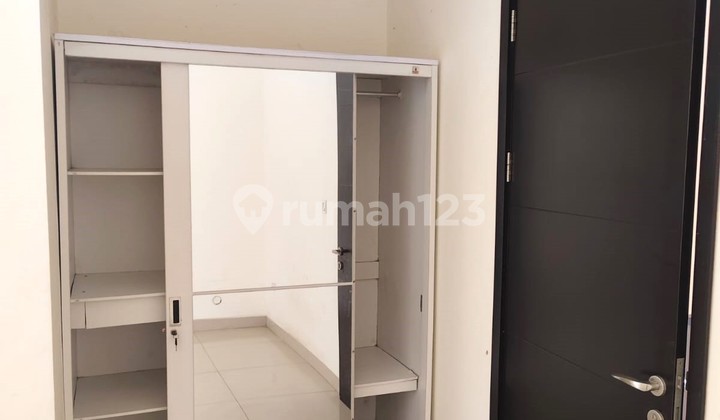 Nego Rumah sudah SHM, Bagus dan Akses Strategis di Green Village Cipondoh 2