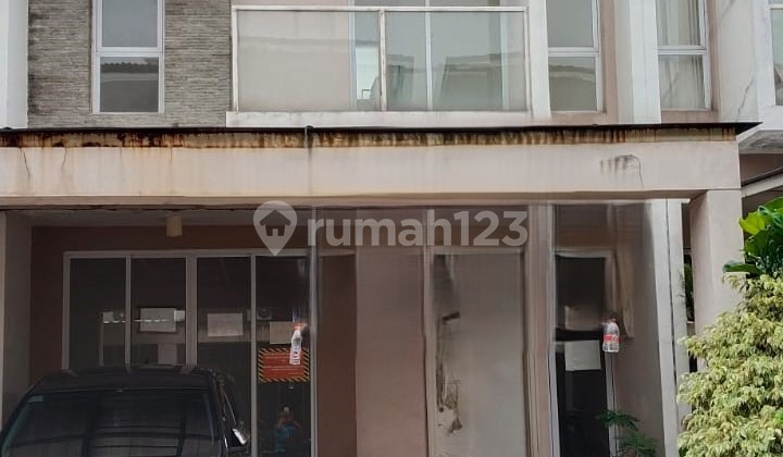 Harga Nego, Rumah Bagus Hadap Timur Laut Area Strategis di Green Puri Jakarta Barat