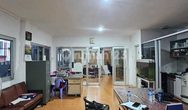 Very Large Warehouse for Business Use, Goods Lift Available in Comfortable BSD Area