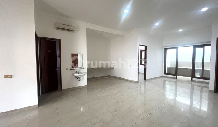 Rumah Bagus akses strategis di Meruya selatan