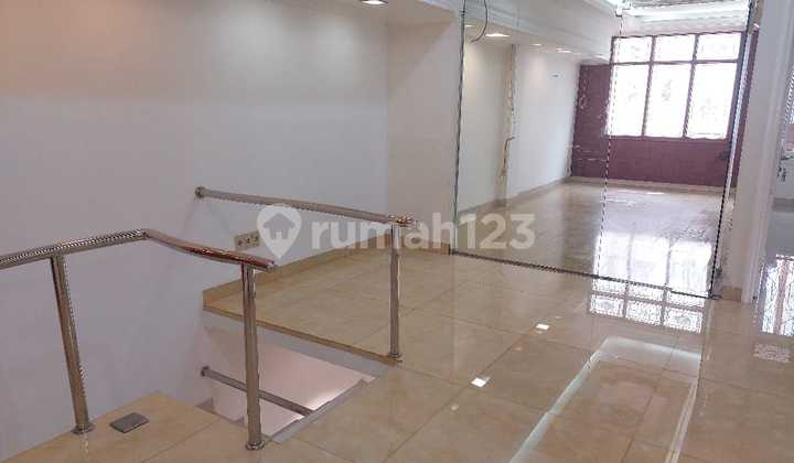 Nice and Well-Maintained House in Tanjung Duren Utara, West Jakarta, Negotiable 2