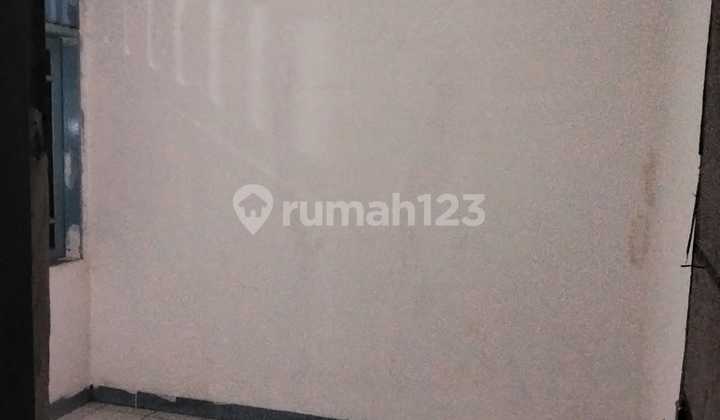 Rumah Siap Huni di Krisan Jakarta Barat Strategis Nego 