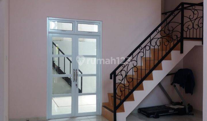 Rumah Dijual 2 Lantai Modern Nyaman di Cibubur SHM 1