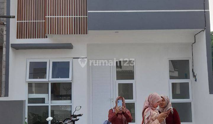 Rumah Dijual 2 Lantai Modern Strategis Dekat Tol dan Stasiun LRT  1