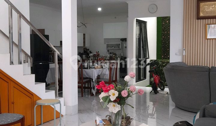 Rumah Tropical Modern 3 Lantai Shm Strategis Di Pamulang Estate