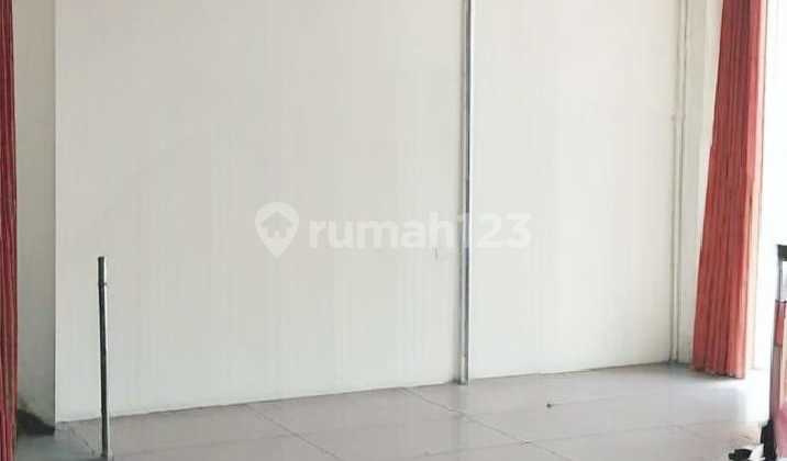 Shop house for quick sale, ideal for investment in central Bintaro.