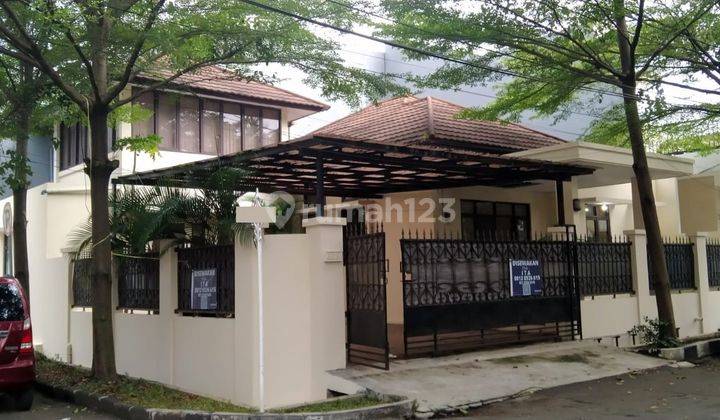 Rumah Cantik Hook Depan Taman 1