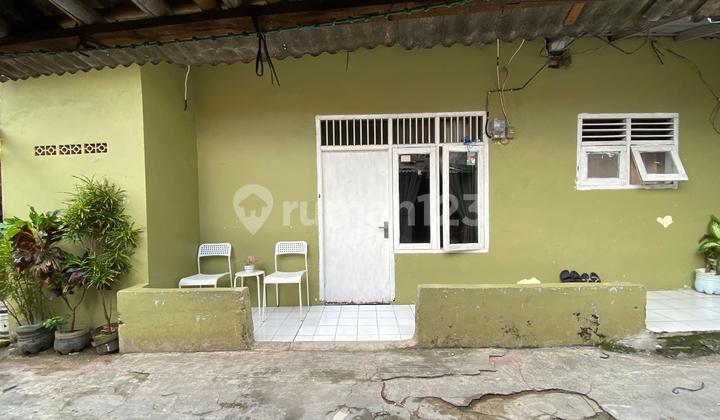 rumah tinggal + 1 petakan lokasi tidak jauh dari sekolah Al Azhar bintaro 2