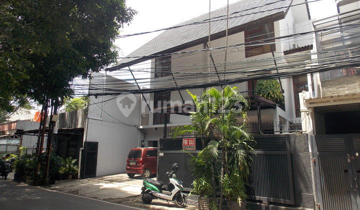 Rumah Bagus 3 Lantai dengan Swiming Pool di Cilandak Jaksel