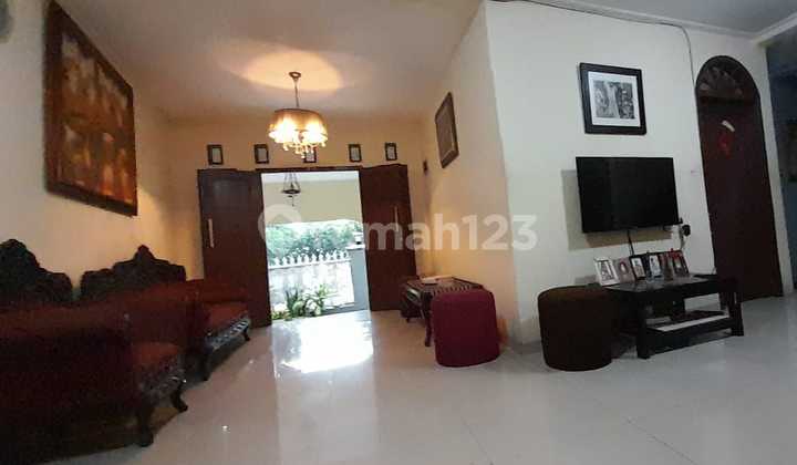Dijual rumah daerah Bintaro Jakarta Selatan