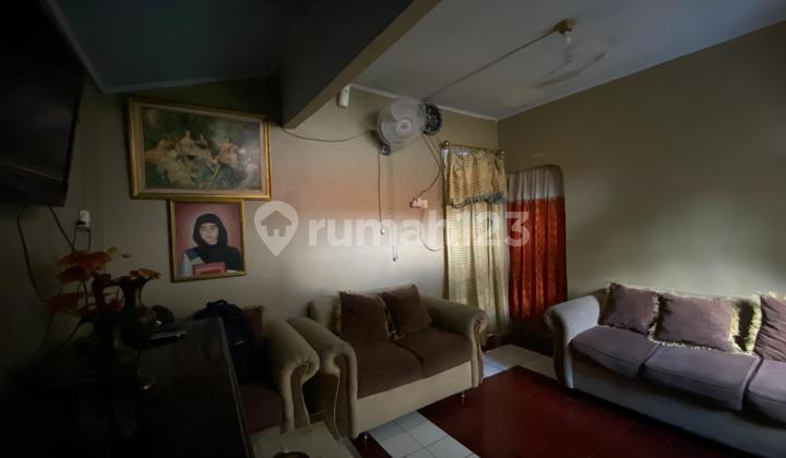 rumah tinggal + 1 petakan lokasi tidak jauh dari sekolah Al Azhar bintaro