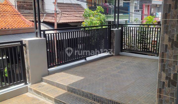 Rumah 2 lantai diarea perumahan Pondok Kelapa Jakarta Timur 7