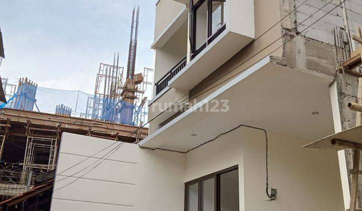 Rumah 2 Lantai SHM di area jl joe lenteng agung 