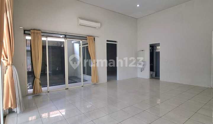 Rumah Posisi Hook di Kota Baru Parahyangan