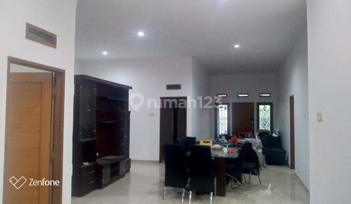 Rumah Dijual Nyaman Modern di Singgasana  1