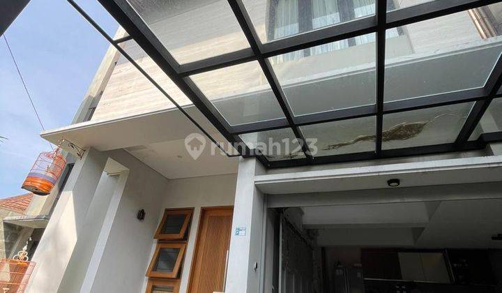 Rumah Dijual Lux Modern 2.5 Lantai Siap Huni di Sayap Lengkong 2