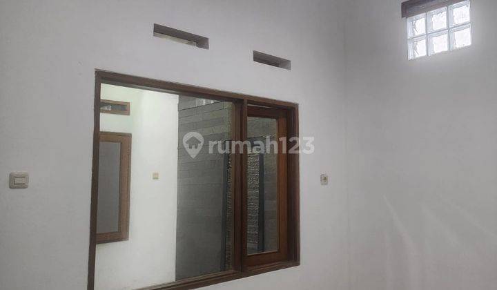 Rumah Dijual Cantik Modern di Singgasana Pradana 1