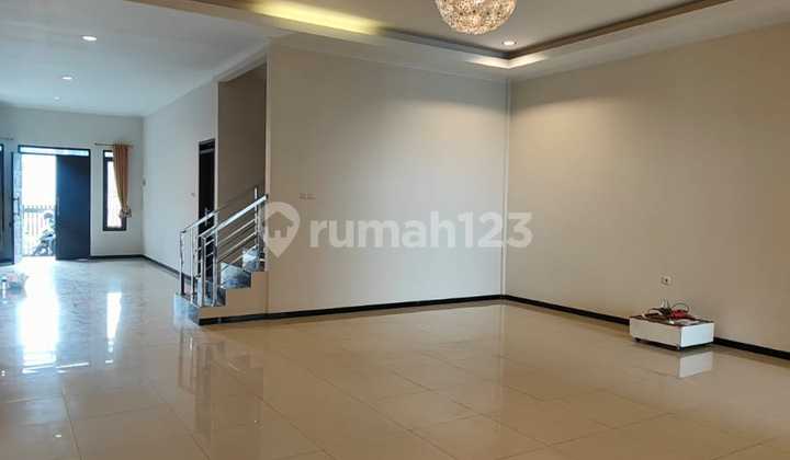 Turun Harga Rumah Nyaman Modern 2 Lantai Lokasi di Mekar Wangi Turun Harga Rumah Nyaman Modern 2 Lantai Lokasi di Mekar Wangi