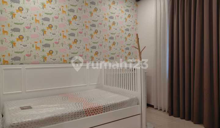 Comfortable 3-Story Modern House Located in Setra Duta 2