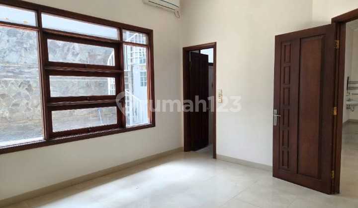 Rumah Nyaman Siap Pakai di Singgasana Pradana