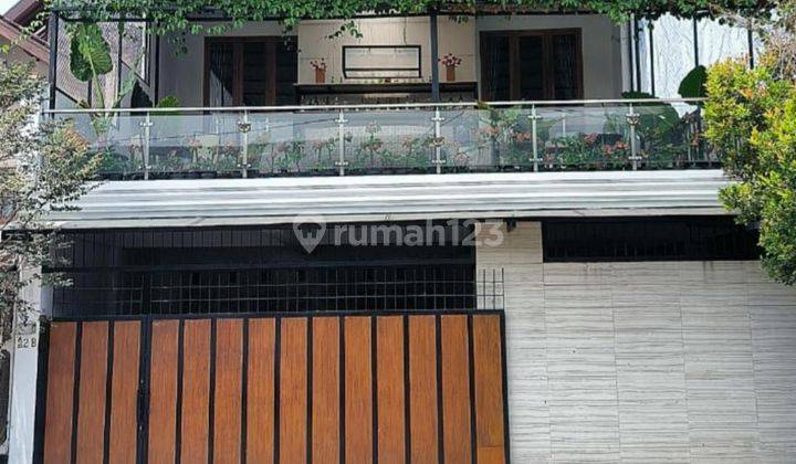 Rumah Modern 3 Lantai di Sayap Bkr Full Furnished 2