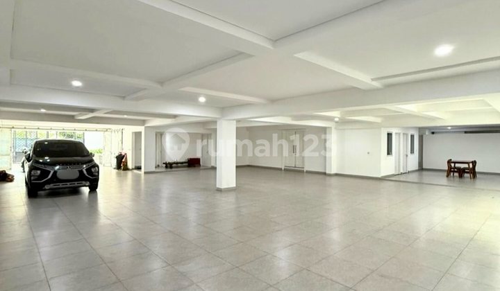 Rumah Mewah dengan Material Kualitas Tinggi di Menteng 2