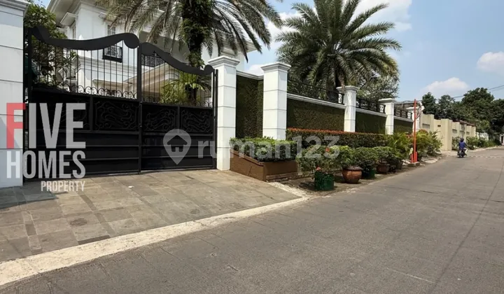 Rumah Istana Cierendeu, Luas, Lingkungan Aman Dan Nyaman 2