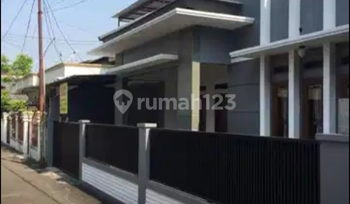 Residence, Newly Renovated in 2025, Like New Inside the Complex on Jl Siaga, Pejaten Barat Pasar Minggu. Very Strategic Location, Approximately 100 Meters from Pasar Minggu Main Road, Flood-Free, Very Comfortable and Safe Environment, 24-Hour Security. Residence, Newly Renovated in 2025, Like New Inside the Complex on Jl Siaga, Pejaten Barat Pasar Minggu. Very Strategic Location, Approximately 100 Meters from Pasar Minggu Main Road, Flood-Free, Very Comfortable and Safe Environment, 24-Hour Security.